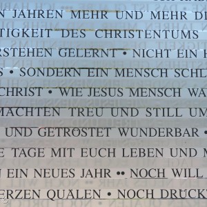 Ausschnitt aus einem Text von Dietrich Bonhoefer an der Dietrich-Bonhoefer-Kirche